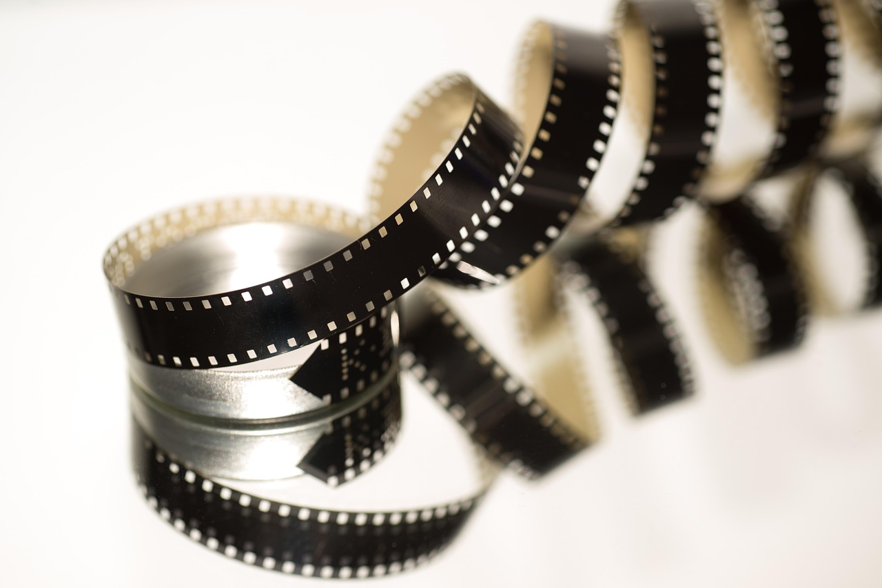 Shifting Paradigms: How Streaming Disrupts Modern Cinema Distribution